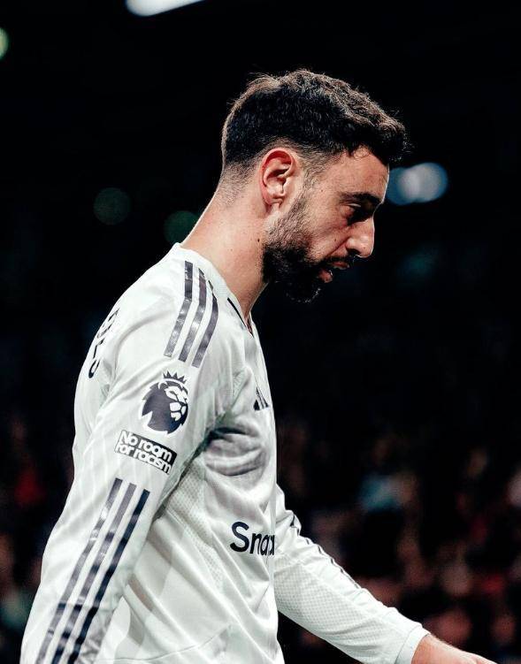 B费独造2球比肩国王，曼联2-2伯恩茅斯，主裁双标吹罚毁红魔胜利